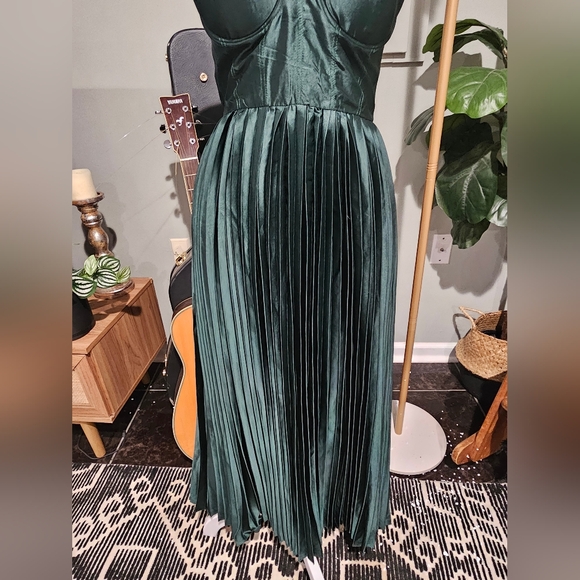 VICI Leanna Strapless Bustier Satin Pleated Maxi Midi Dress.Emerald Green.S NWOT - Picture 5 of 13